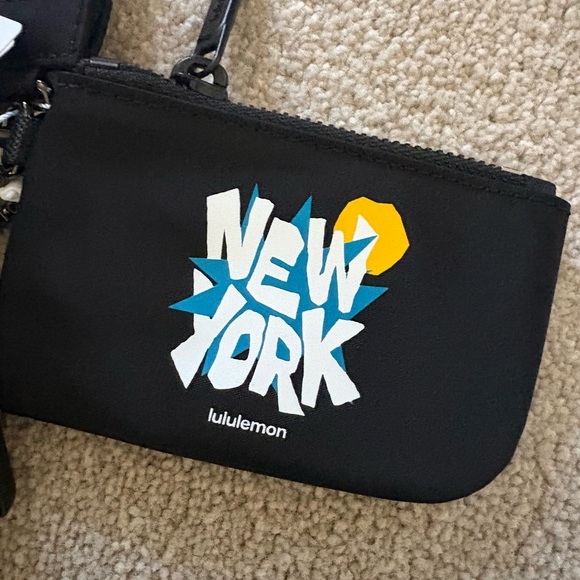 NWT Lululemon x New York Dual Pouch Wristlet, Black, Exclusive Rare - Picture 2 of 5